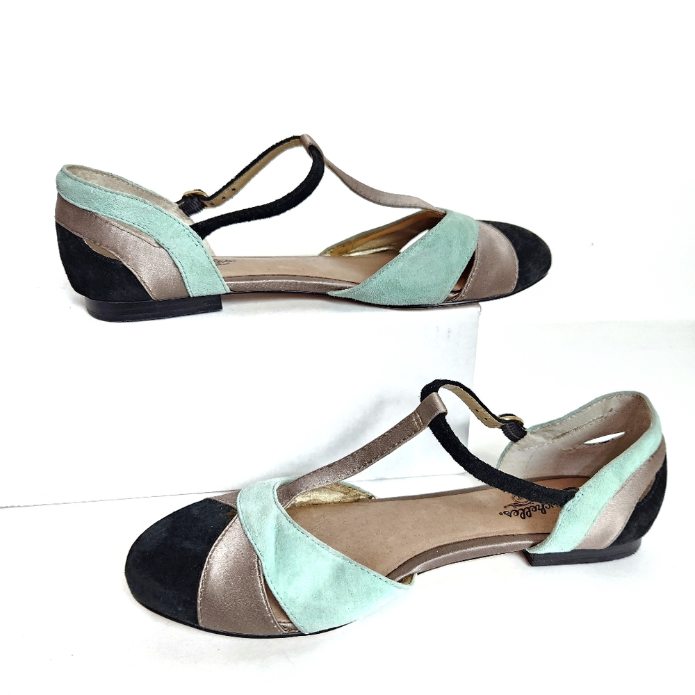 OPEN TO OFFERS Seychelles Freesia T Strap Leather Flats Size 8